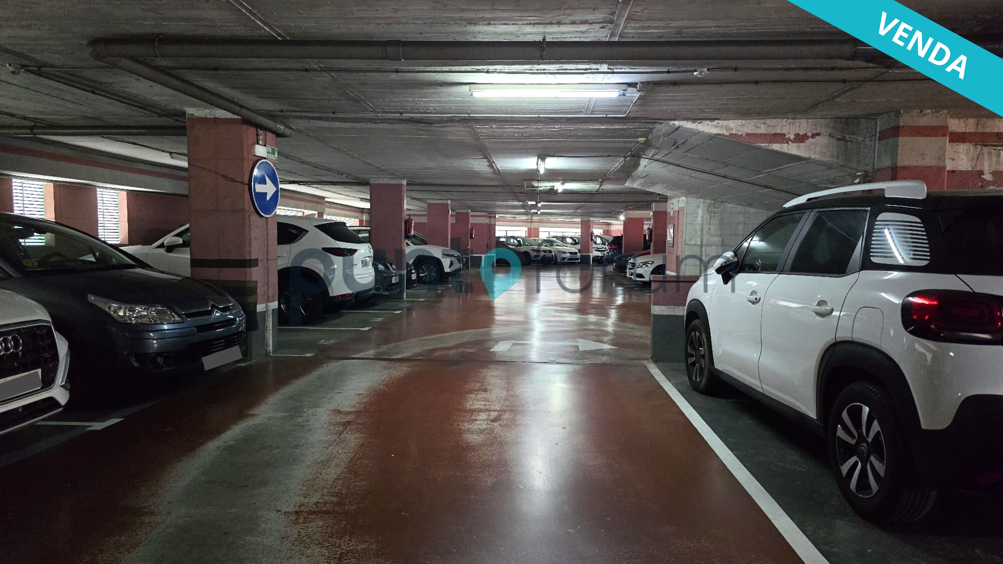 ¡OPORTUNIDAD, se vende plaza de parking en Provençals del Poblenou, ideal para cualquier tamaño de coche!