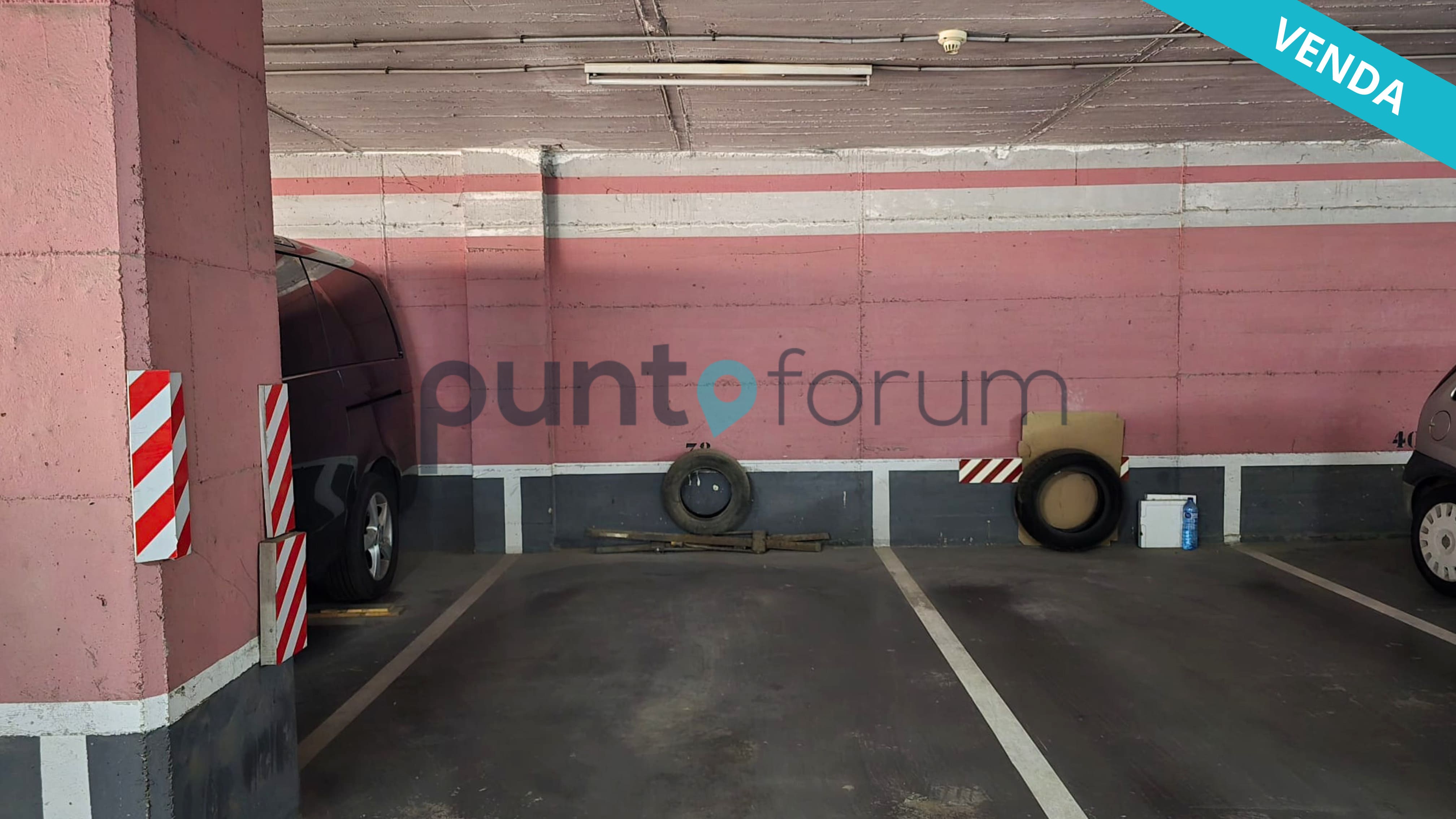 ¡OPORTUNIDAD, se vende plaza de parking en Provençals del Poblenou, ideal para cualquier tamaño de coche!