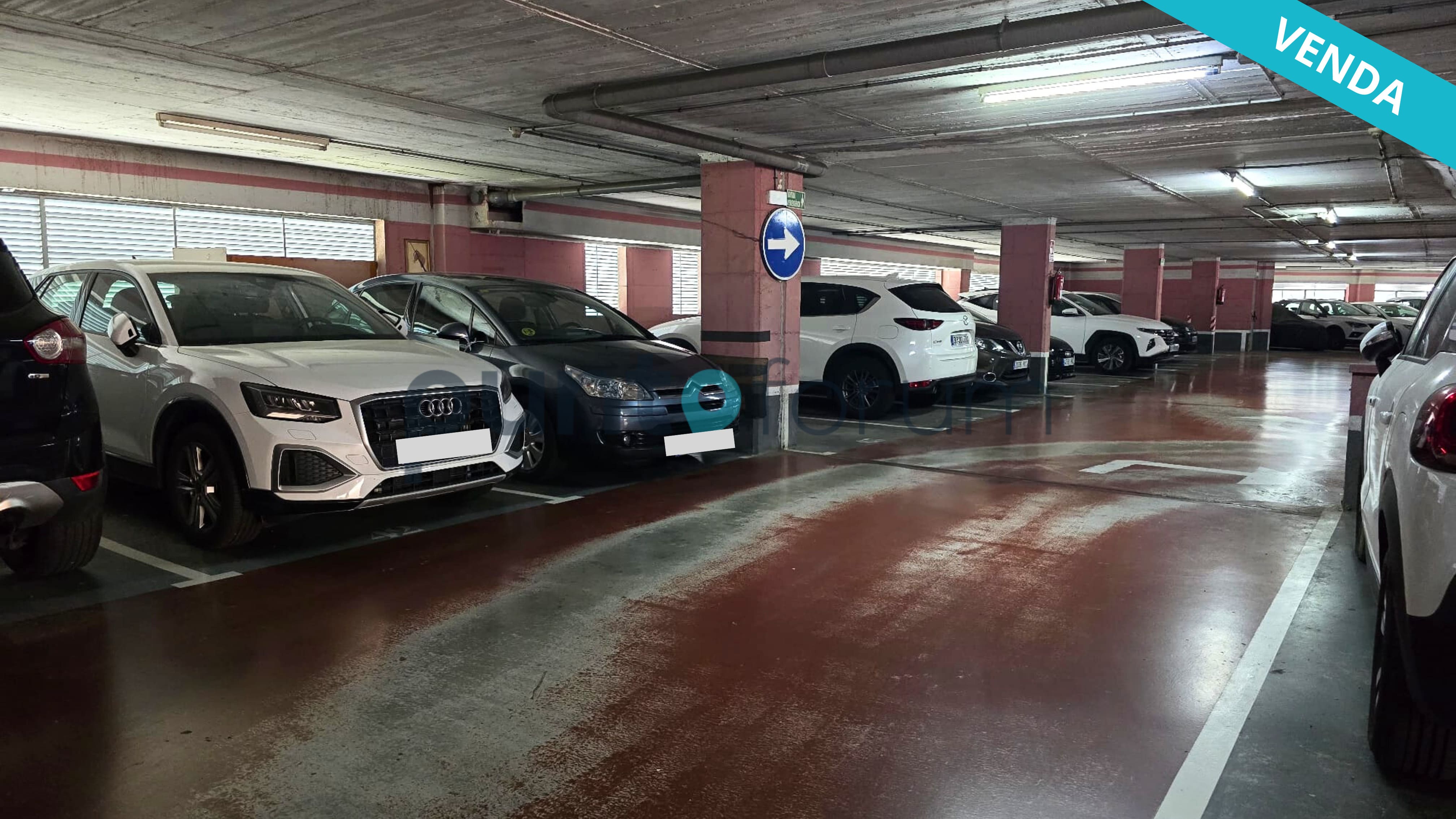 ¡OPORTUNIDAD, se vende plaza de parking en Provençals del Poblenou, ideal para cualquier tamaño de coche!