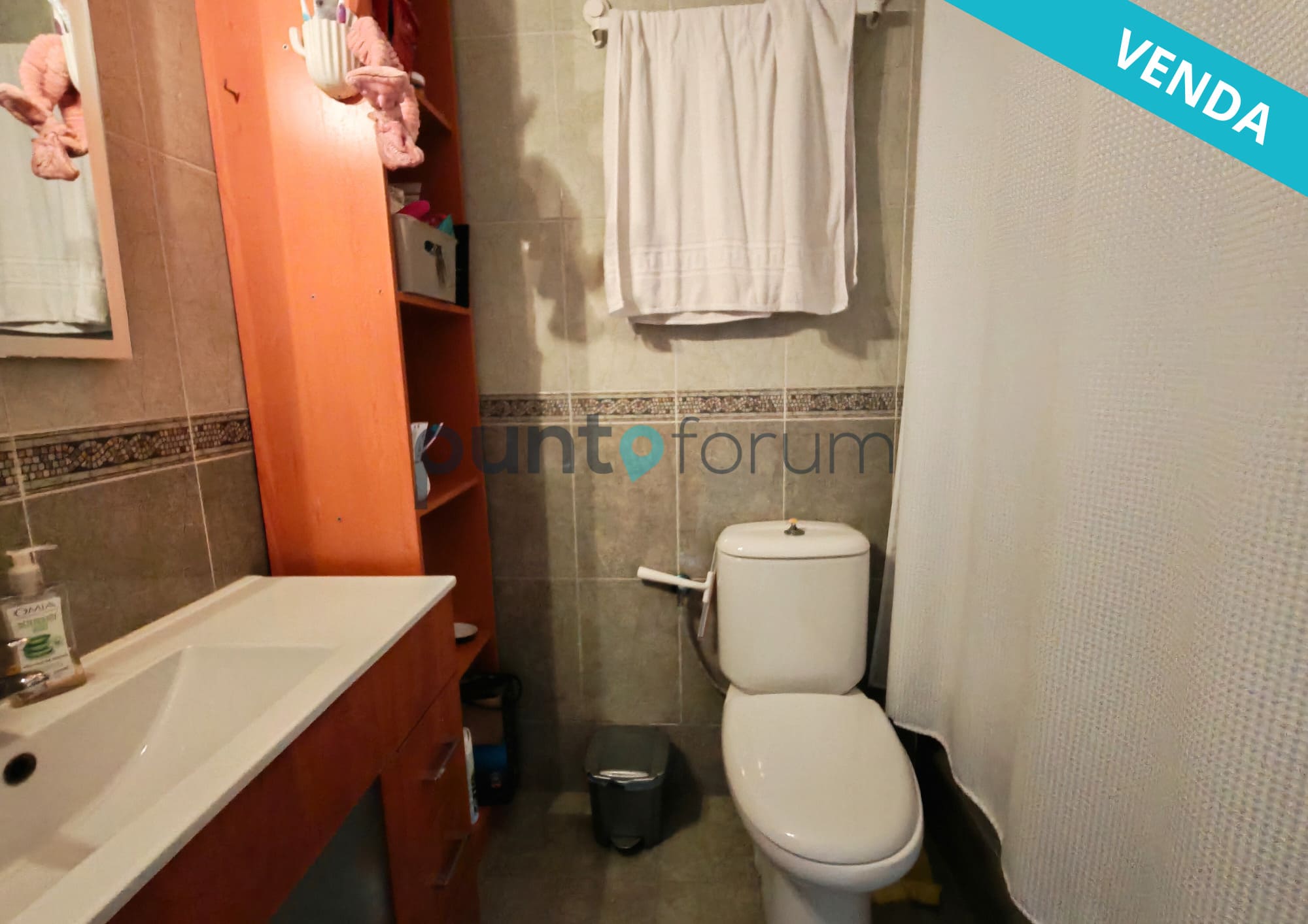 Piso luminoso con balcón en venta en Rambla Prim – ¡Listo para entrar a vivir!