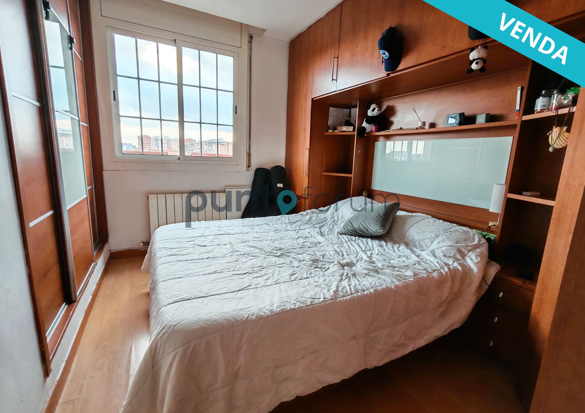 Piso luminoso con balcón en venta en Rambla Prim – ¡Listo para entrar a vivir!