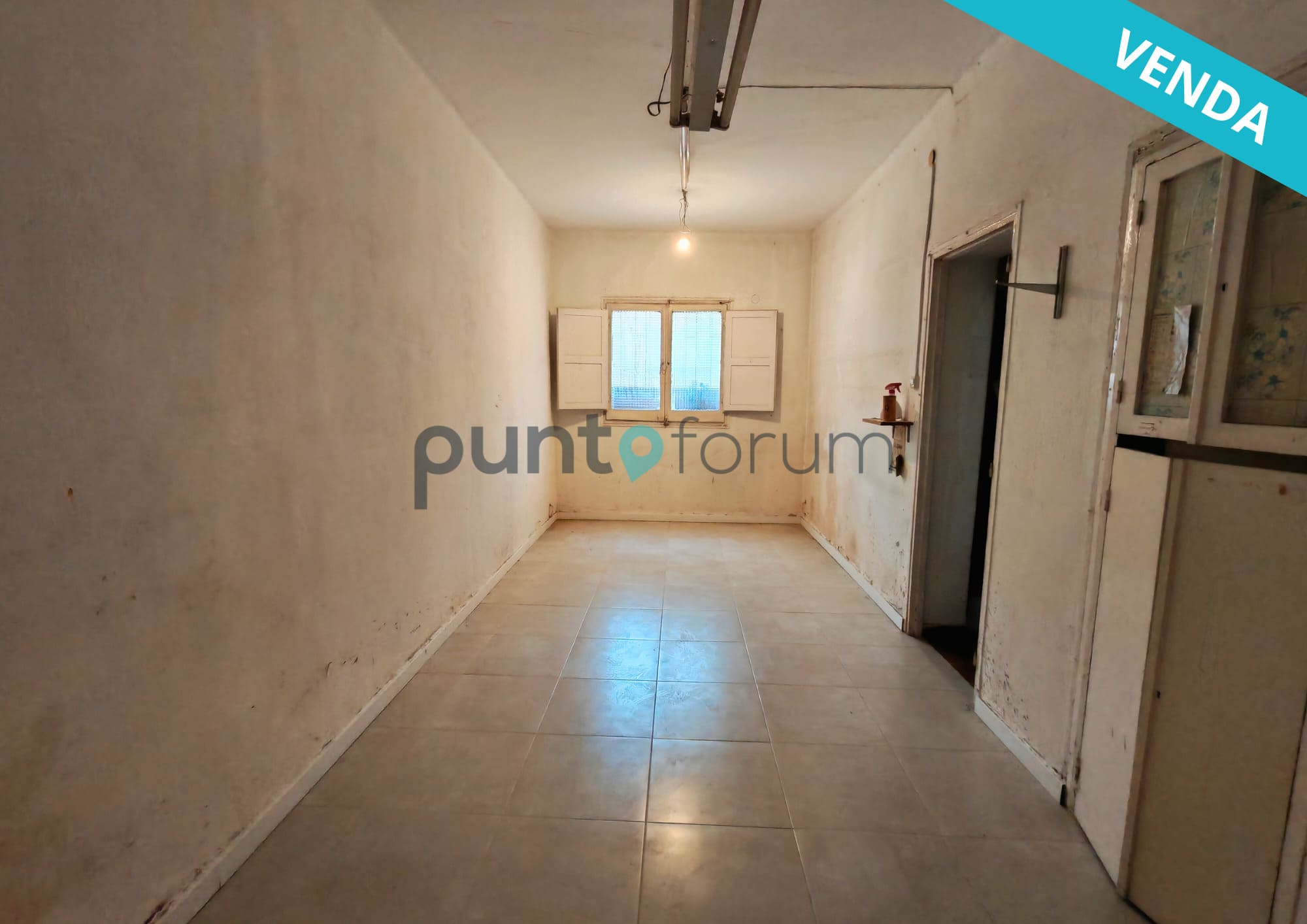 Oportunidad de inversión en Calle Maresme: Piso de 60 m² en planta baja, en una finca de los años sesenta con ascensor. Gran potencial de revalorización!